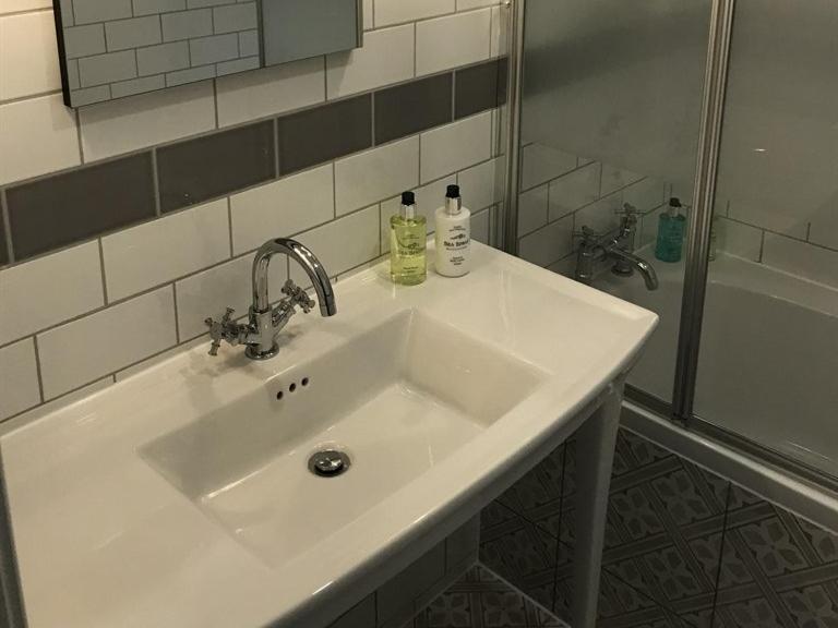 No.16 Hotel Seaham Kültér fotó Bathroom in a hotel