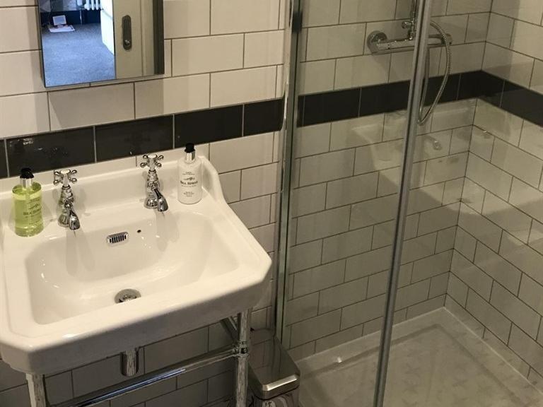 No.16 Hotel Seaham Szoba fotó A shower cubicle